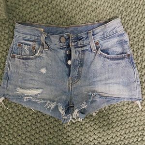 Levis 501 jean shorts. Blue denim. 23